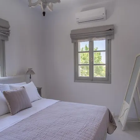 Agia Irini Cove Agia Irini (Paros)