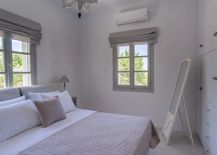 Agia Irini Cove Agia Irini (Paros)